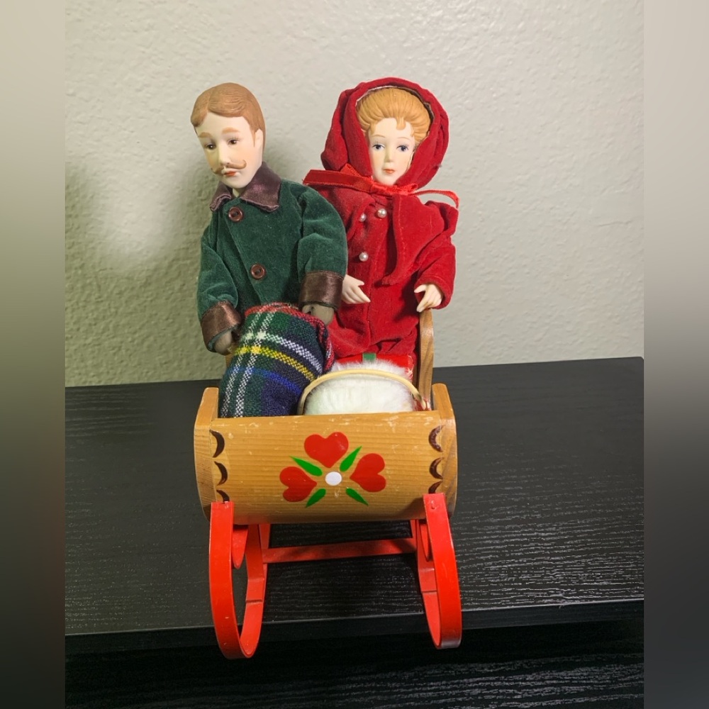 Vintage Gorham Christmas Tradition Couple Sleigh Music Box Winter Wonderland HTF